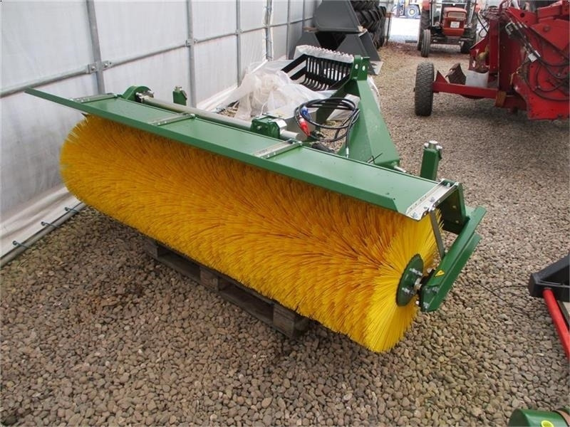 Thyregod TK 2300 TK2300 Med hydraulisk sving og PTO-træk - Щетка для Сельскохозяйственной техники: фото 1 Thyregod TK 2300 TK2300 Med hydraulisk sving og PTO-træk - Щетка для Сельскохозяйственной техники: фото 1