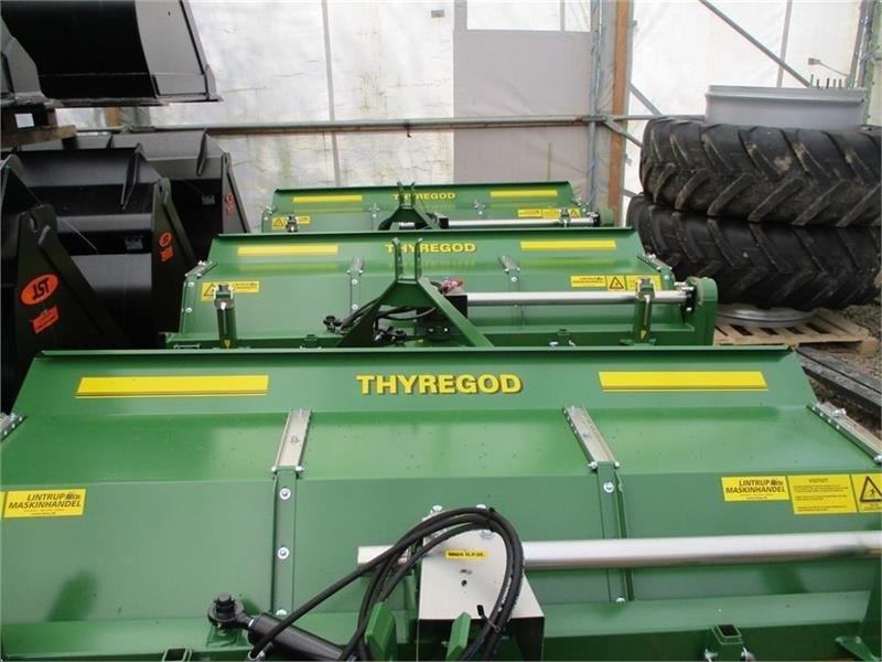 Thyregod TK 2300 TK2300 Med hydraulisk sving og PTO-træk - Щетка для Сельскохозяйственной техники: фото 3 Thyregod TK 2300 TK2300 Med hydraulisk sving og PTO-træk - Щетка для Сельскохозяйственной техники: фото 3