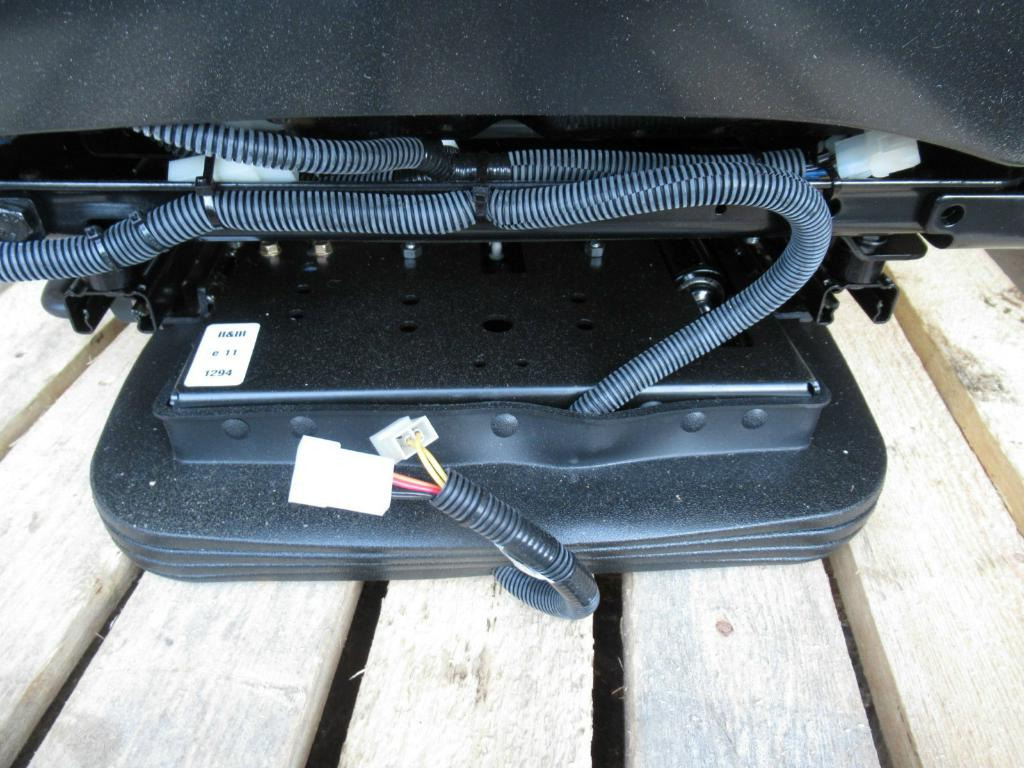 CNH 737328993 - - Сиденье для Строительной техники: фото 3 CNH 737328993 - - Сиденье для Строительной техники: фото 3