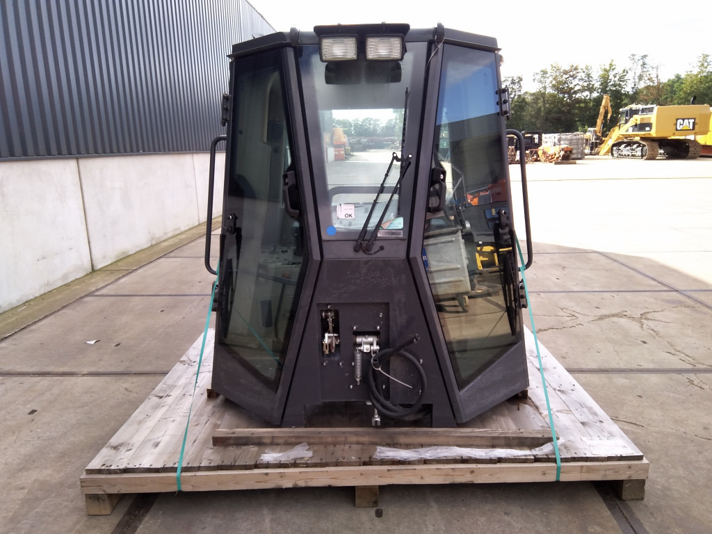Case 87388637 - 87388630 - Кабина для Строительной техники: фото 1 Case 87388637 - 87388630 - Кабина для Строительной техники: фото 1