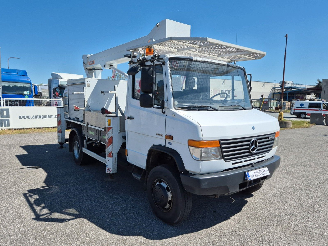 Mercedes-Benz Vario 816 work platform - Грузовик с подъемником: фото 2 Mercedes-Benz Vario 816 work platform - Грузовик с подъемником: фото 2