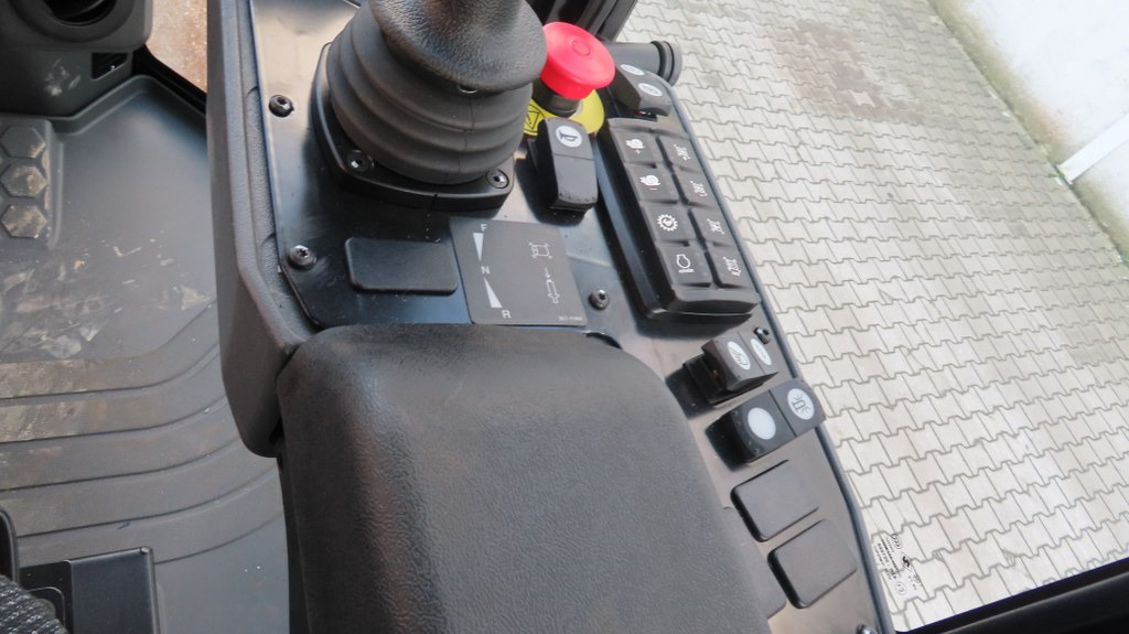 Caterpillar CS66B лизинг Caterpillar CS66B: фото 17 Caterpillar CS66B лизинг Caterpillar CS66B: фото 17