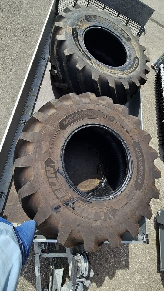 Michelin 800/65 R32 MEGAXBIB 2 - Шина для Комбайнов: фото 1 Michelin 800/65 R32 MEGAXBIB 2 - Шина для Комбайнов: фото 1
