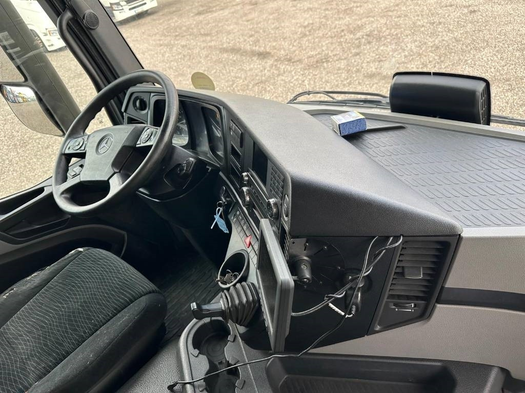 Mercedes-Benz ANTOS 1843 serie 9680 - Грузовик с закрытым кузовом: фото 4 Mercedes-Benz ANTOS 1843 serie 9680 - Грузовик с закрытым кузовом: фото 4
