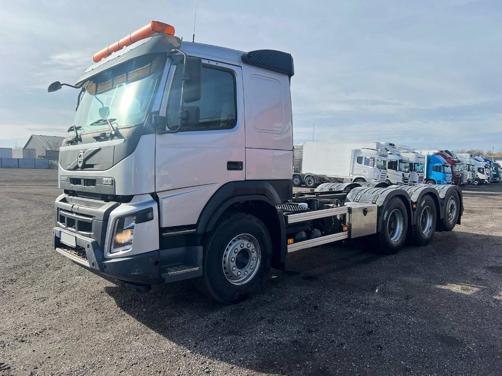Volvo FM 8x4 serie 4132 Euro 6 - Грузовик-шасси: фото 1 Volvo FM 8x4 serie 4132 Euro 6 - Грузовик-шасси: фото 1