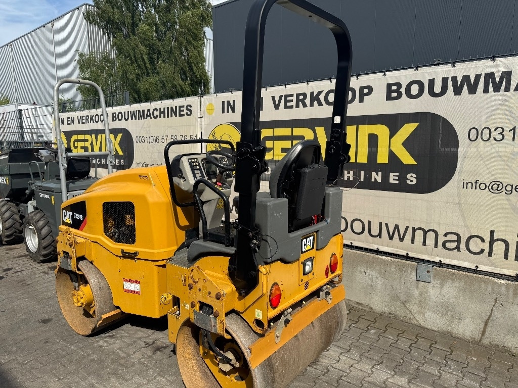 CAT CB 24 B - Дорожный каток: фото 2 CAT CB 24 B - Дорожный каток: фото 2