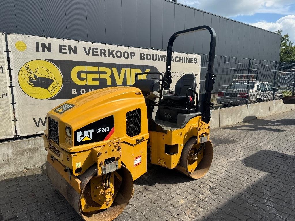 CAT CB 24 B - Дорожный каток: фото 1 CAT CB 24 B - Дорожный каток: фото 1