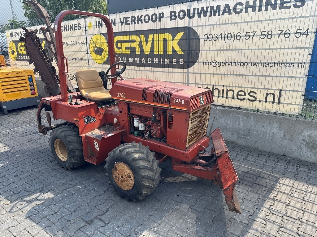 Ditch Witch 3700 DD - Траншеекопатель: фото 1 Ditch Witch 3700 DD - Траншеекопатель: фото 1