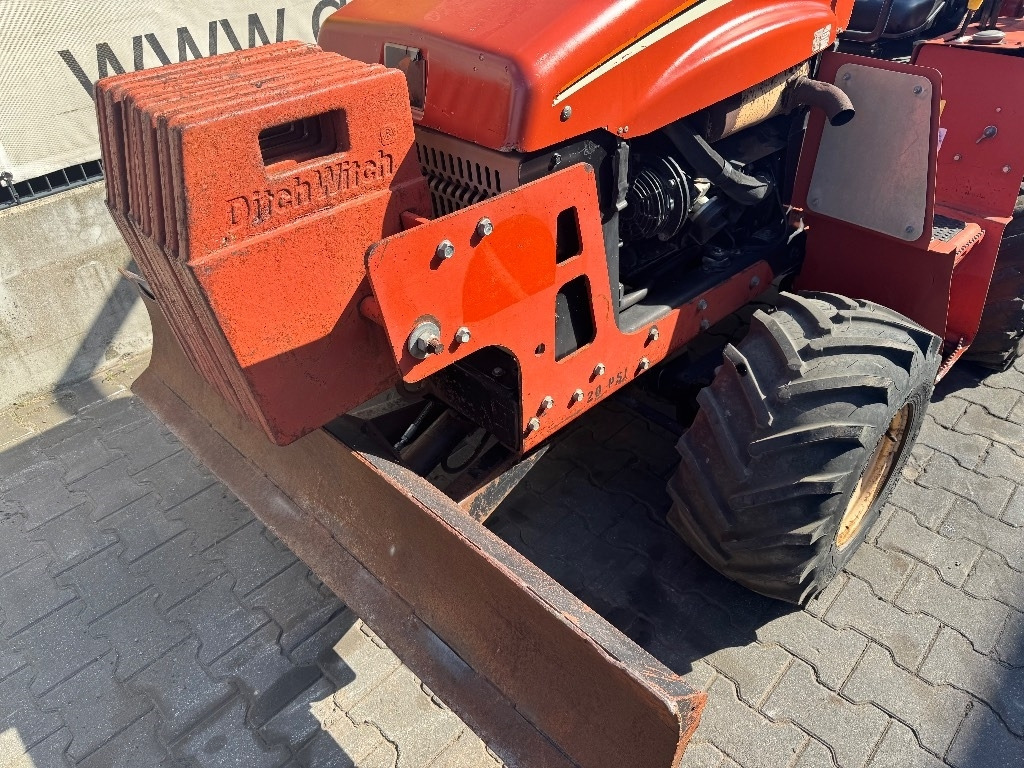 Ditch Witch RT 40 - Траншеекопатель: фото 3 Ditch Witch RT 40 - Траншеекопатель: фото 3
