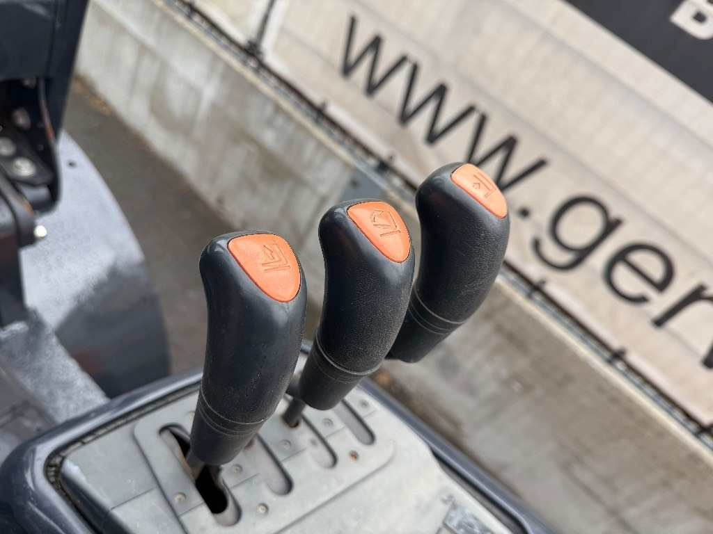 Doosan D 40 SC-7 - Дизельный погрузчик: фото 5 Doosan D 40 SC-7 - Дизельный погрузчик: фото 5