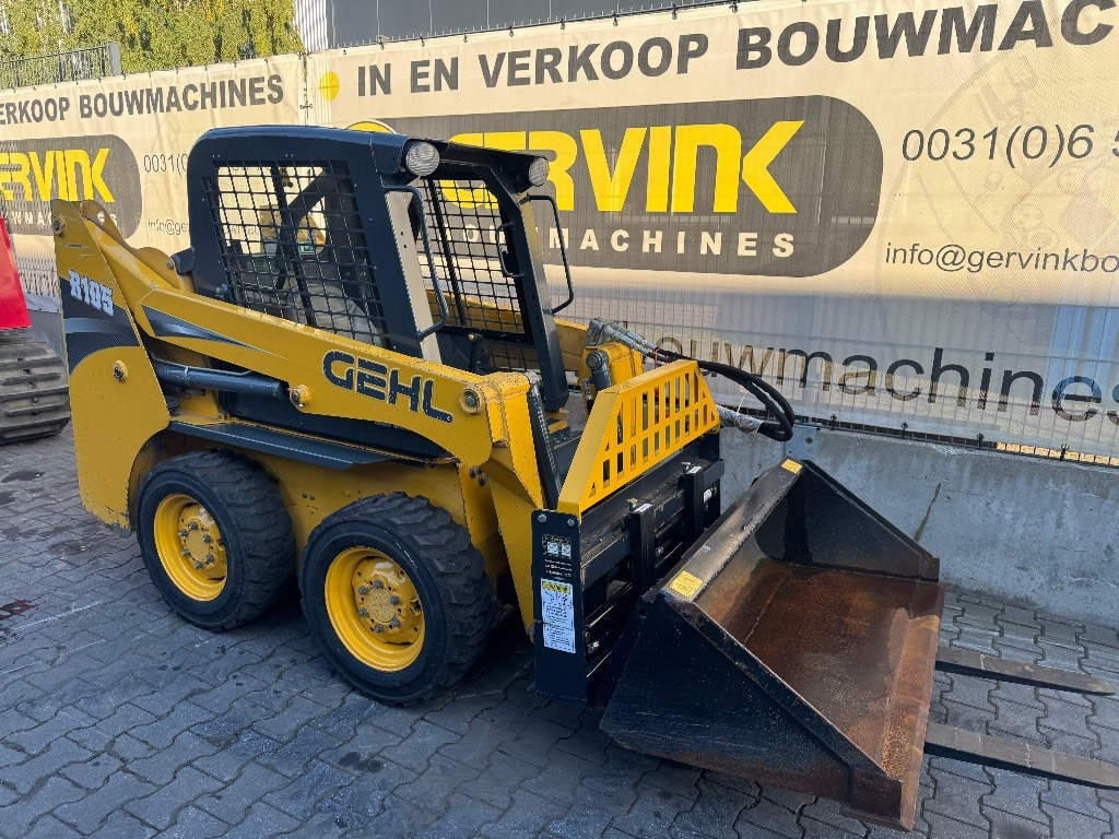 Gehl R105 - Мини-погрузчик с бортовым поворотом: фото 1 Gehl R105 - Мини-погрузчик с бортовым поворотом: фото 1