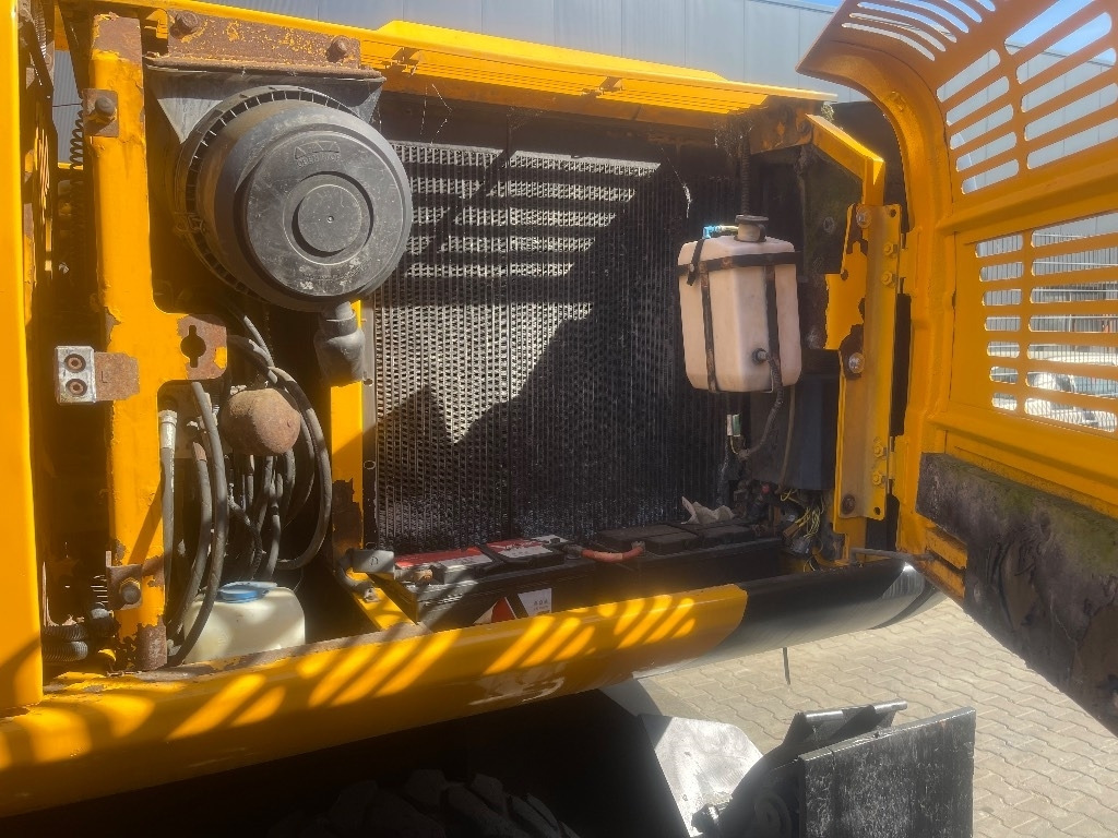 Колёсный экскаватор JCB JS 175 W: фото 7