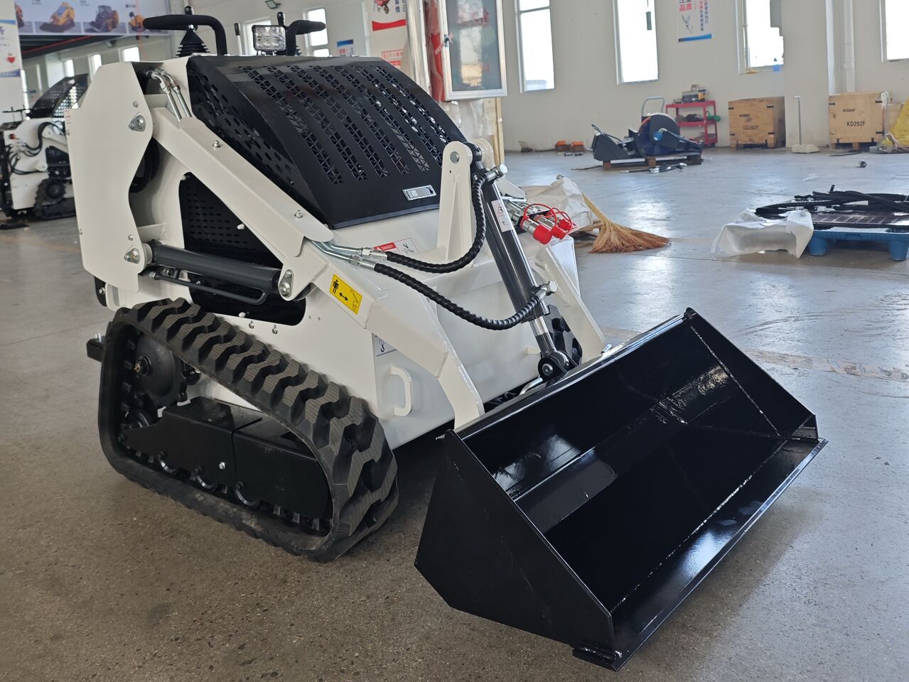 Qingdao Promising Compact Track Loader Model T480 - Мини-погрузчик с бортовым поворотом: фото 1 Qingdao Promising Compact Track Loader Model T480 - Мини-погрузчик с бортовым поворотом: фото 1
