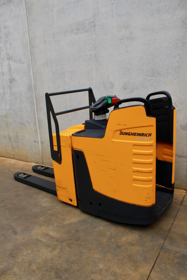 Jungheinrich ERE 225 - Тележка: фото 1 Jungheinrich ERE 225 - Тележка: фото 1