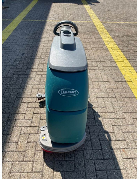 TENNANT T 3 - Подметально-уборочная машина: фото 4 TENNANT T 3 - Подметально-уборочная машина: фото 4