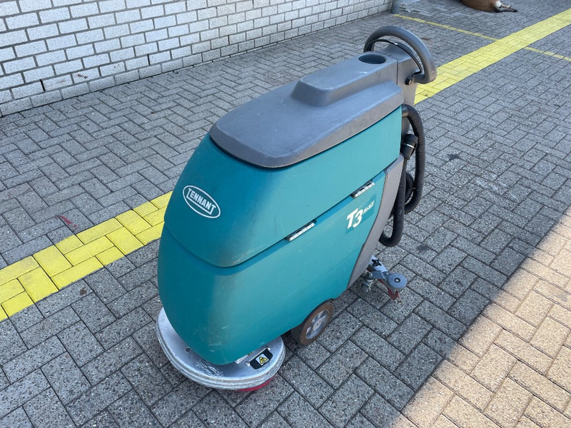 TENNANT T 3 - Подметально-уборочная машина: фото 4 TENNANT T 3 - Подметально-уборочная машина: фото 4