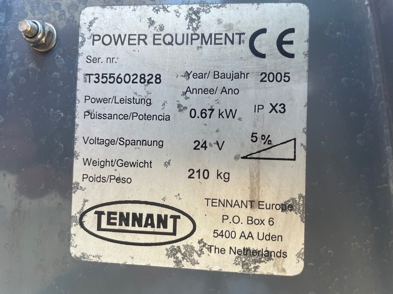 TENNANT T 3 - Подметально-уборочная машина: фото 3 TENNANT T 3 - Подметально-уборочная машина: фото 3