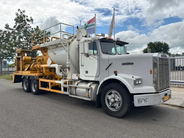 Freightliner 3 AXLE RIGID BODY chassis cabine (levering excl. opbouw) - Грузовик-шасси: фото 3 Freightliner 3 AXLE RIGID BODY chassis cabine (levering excl. opbouw) - Грузовик-шасси: фото 3