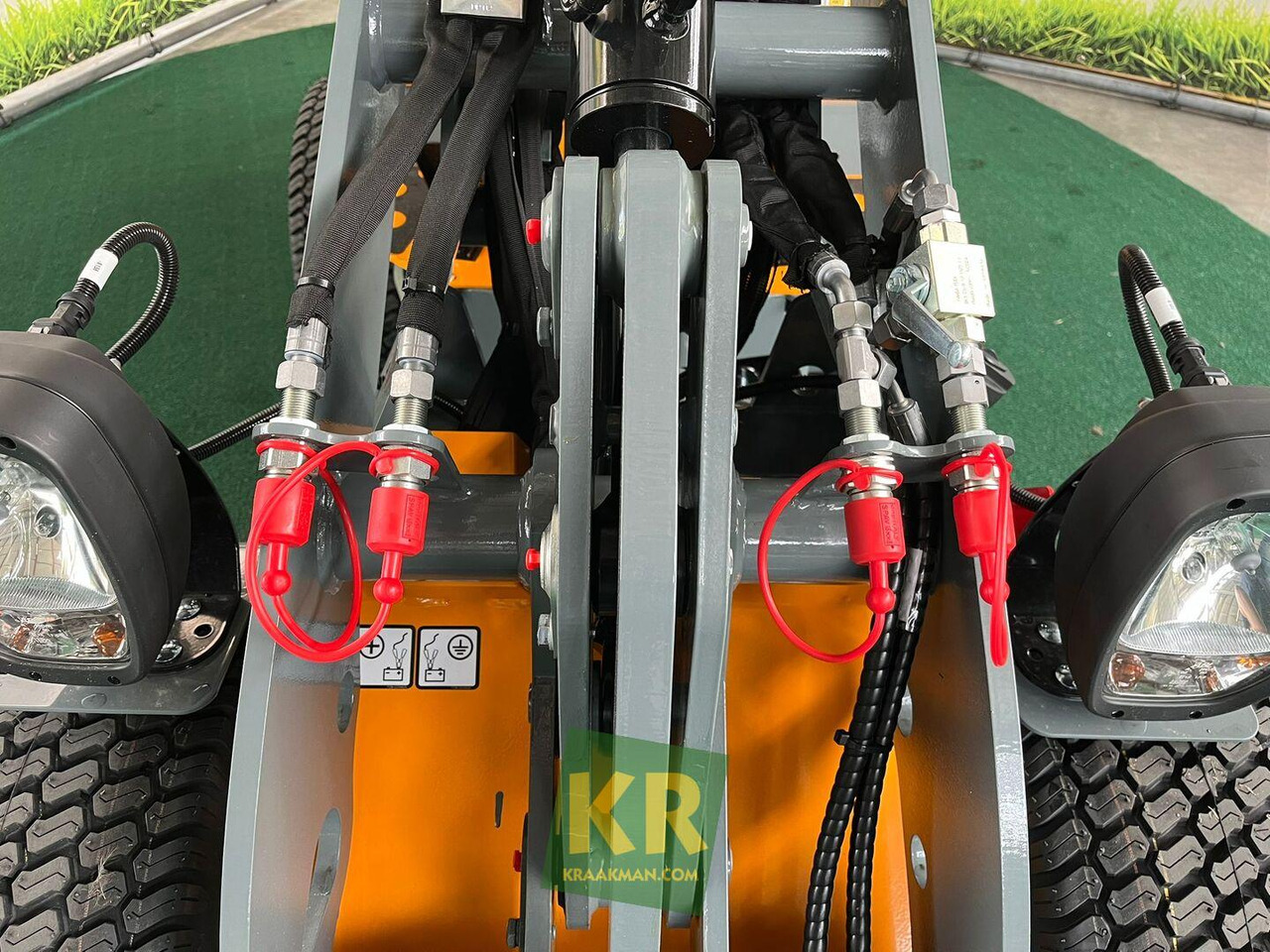 G1200 Giant  - Компактный фронтальный погрузчик: фото 5 G1200 Giant  - Компактный фронтальный погрузчик: фото 5