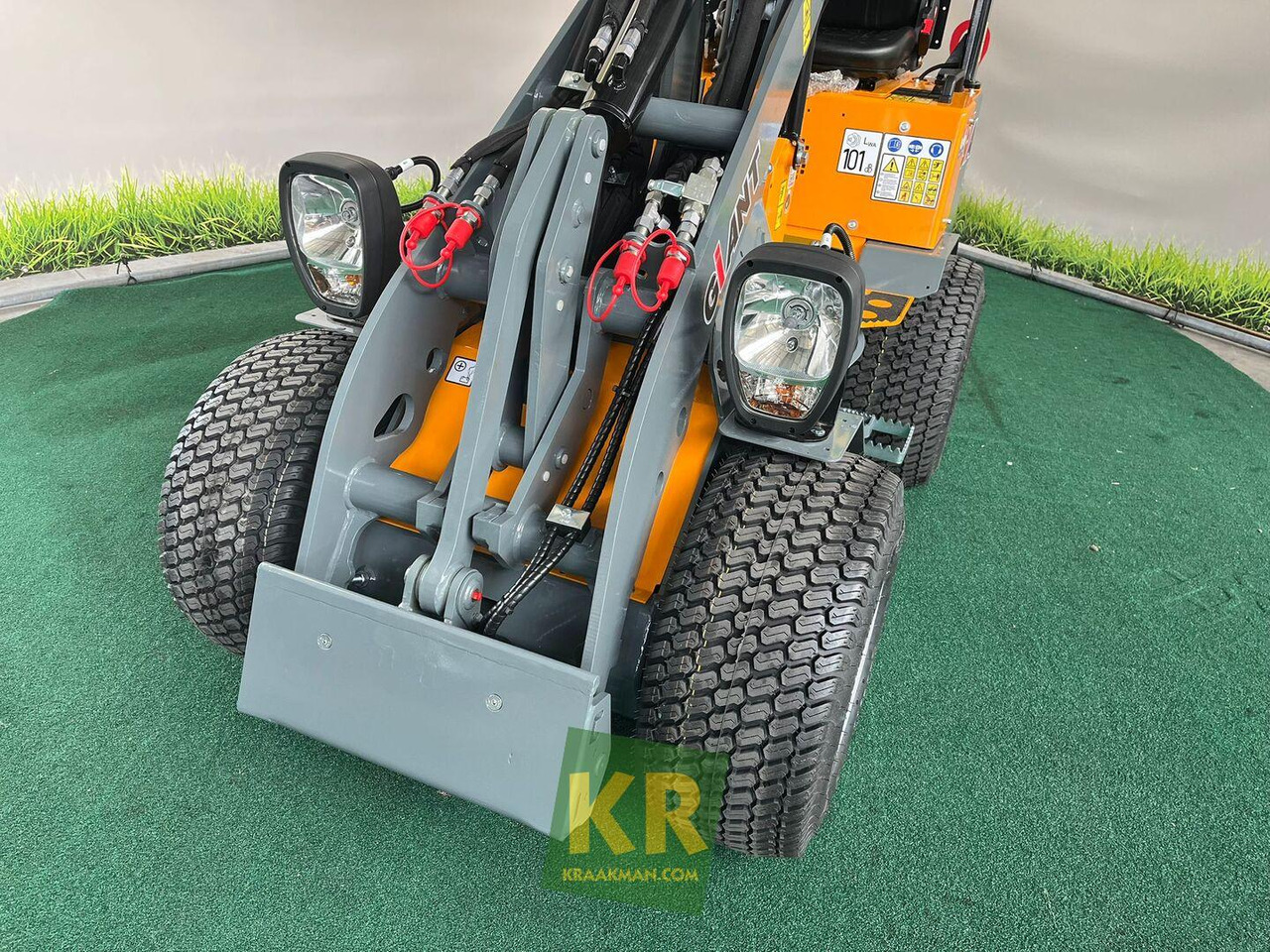 G1200 Giant  - Компактный фронтальный погрузчик: фото 3 G1200 Giant  - Компактный фронтальный погрузчик: фото 3