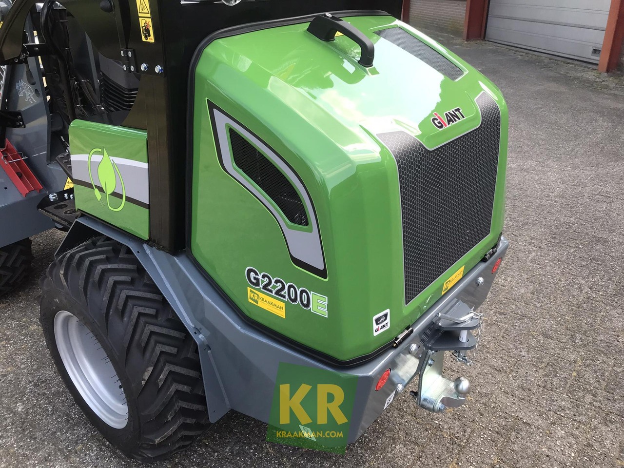 G2200E Giant  - Компактный фронтальный погрузчик: фото 5 G2200E Giant  - Компактный фронтальный погрузчик: фото 5