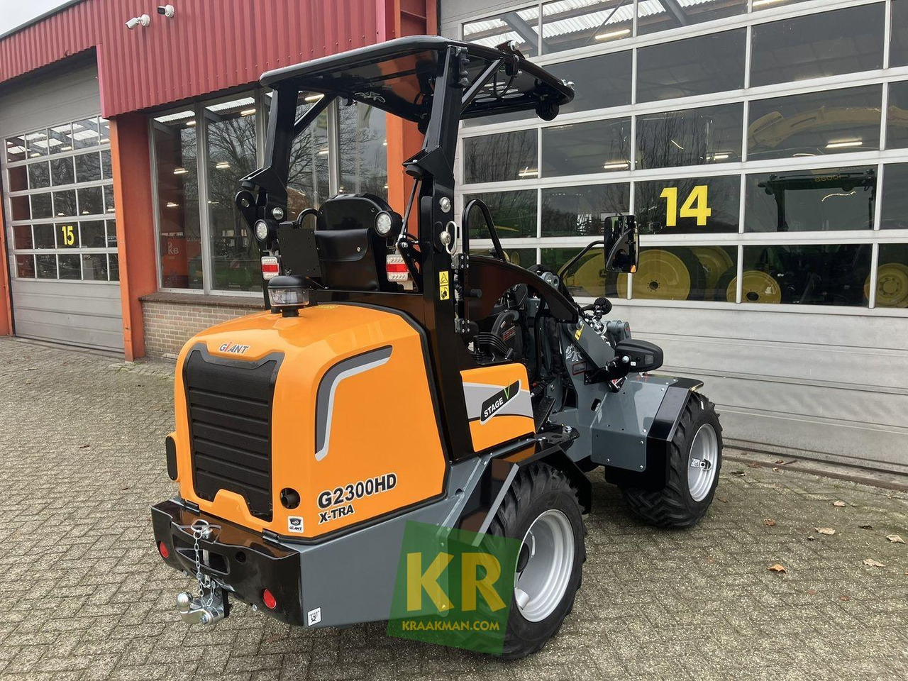 G2300 X-tra HD Giant - Компактный фронтальный погрузчик: фото 4 G2300 X-tra HD Giant - Компактный фронтальный погрузчик: фото 4