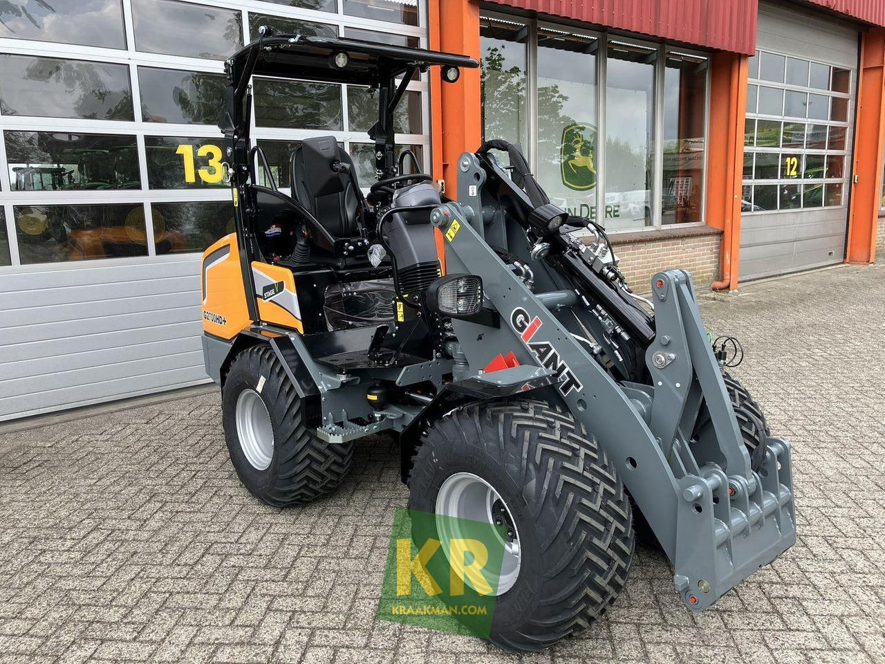 G2700 HD Giant - Компактный фронтальный погрузчик: фото 2 G2700 HD Giant - Компактный фронтальный погрузчик: фото 2