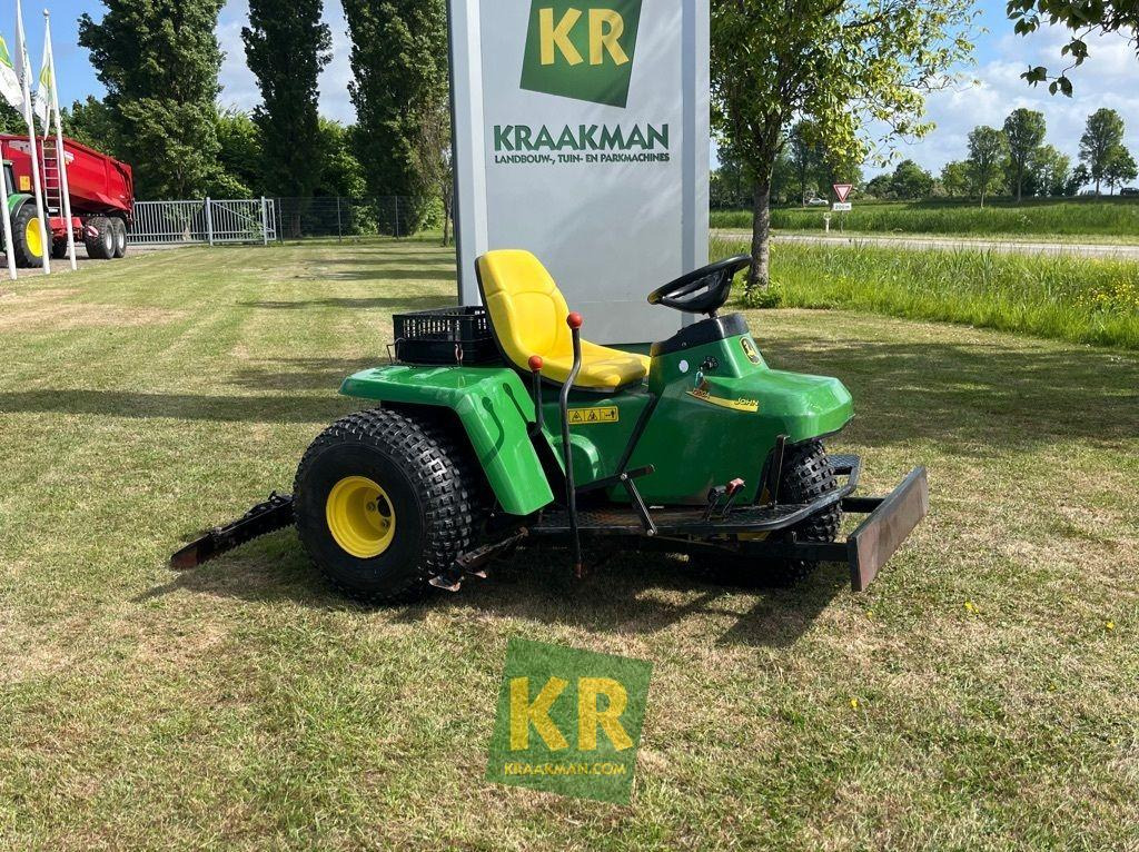 John Deere 1200A bunkerrake - Садовое оборудование: фото 1 John Deere 1200A bunkerrake - Садовое оборудование: фото 1