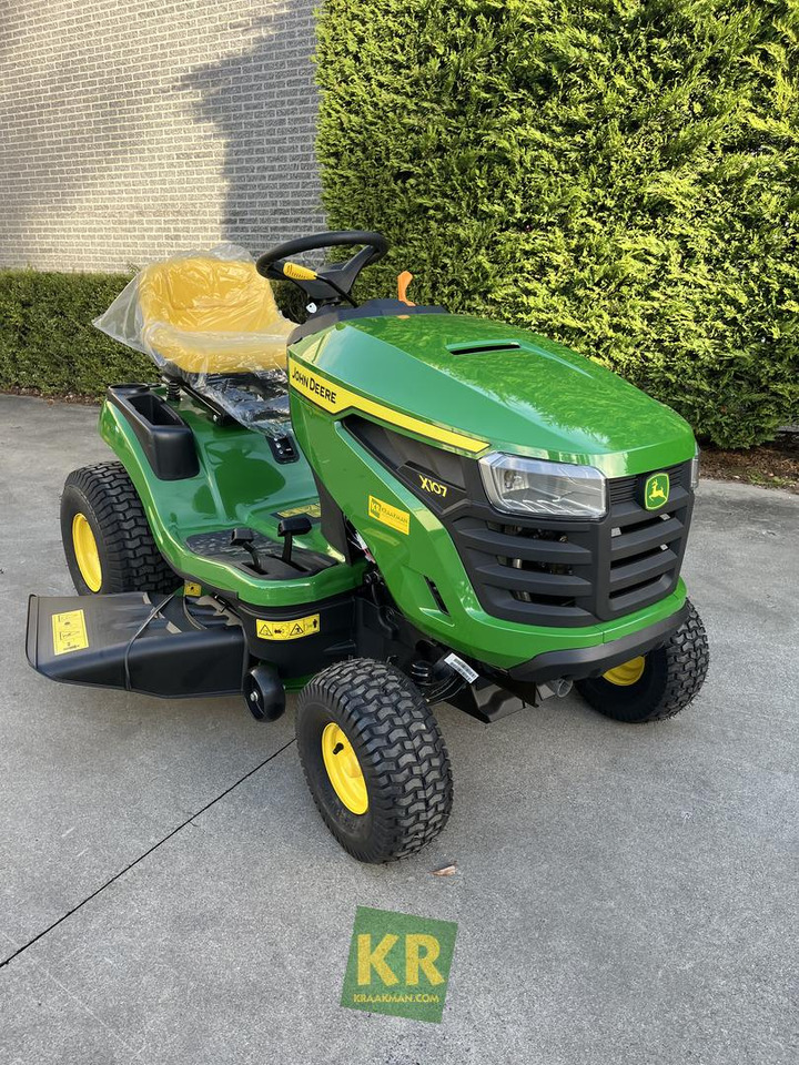 John Deere X107 - Газонокосилка: фото 1 John Deere X107 - Газонокосилка: фото 1