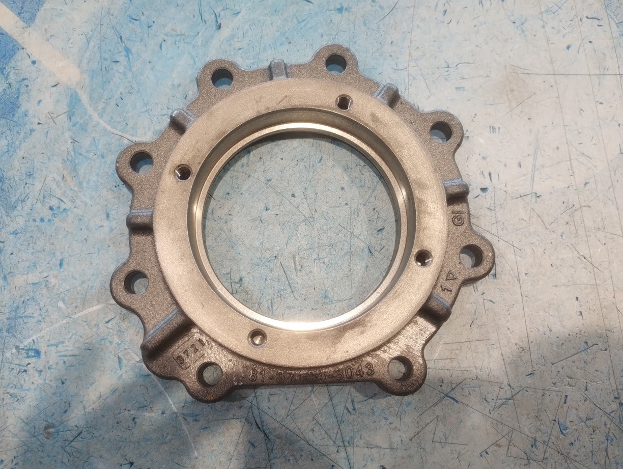 MAN Flansza Pompy Wspomagania Skrzyni Rozdzielczej MAN F2000 TGA TGS 81371040043 G1700 G172 G173 G252 G253 - Поворотный редуктор: фото 1 MAN Flansza Pompy Wspomagania Skrzyni Rozdzielczej MAN F2000 TGA TGS 81371040043 G1700 G172 G173 G252 G253 - Поворотный редуктор: фото 1