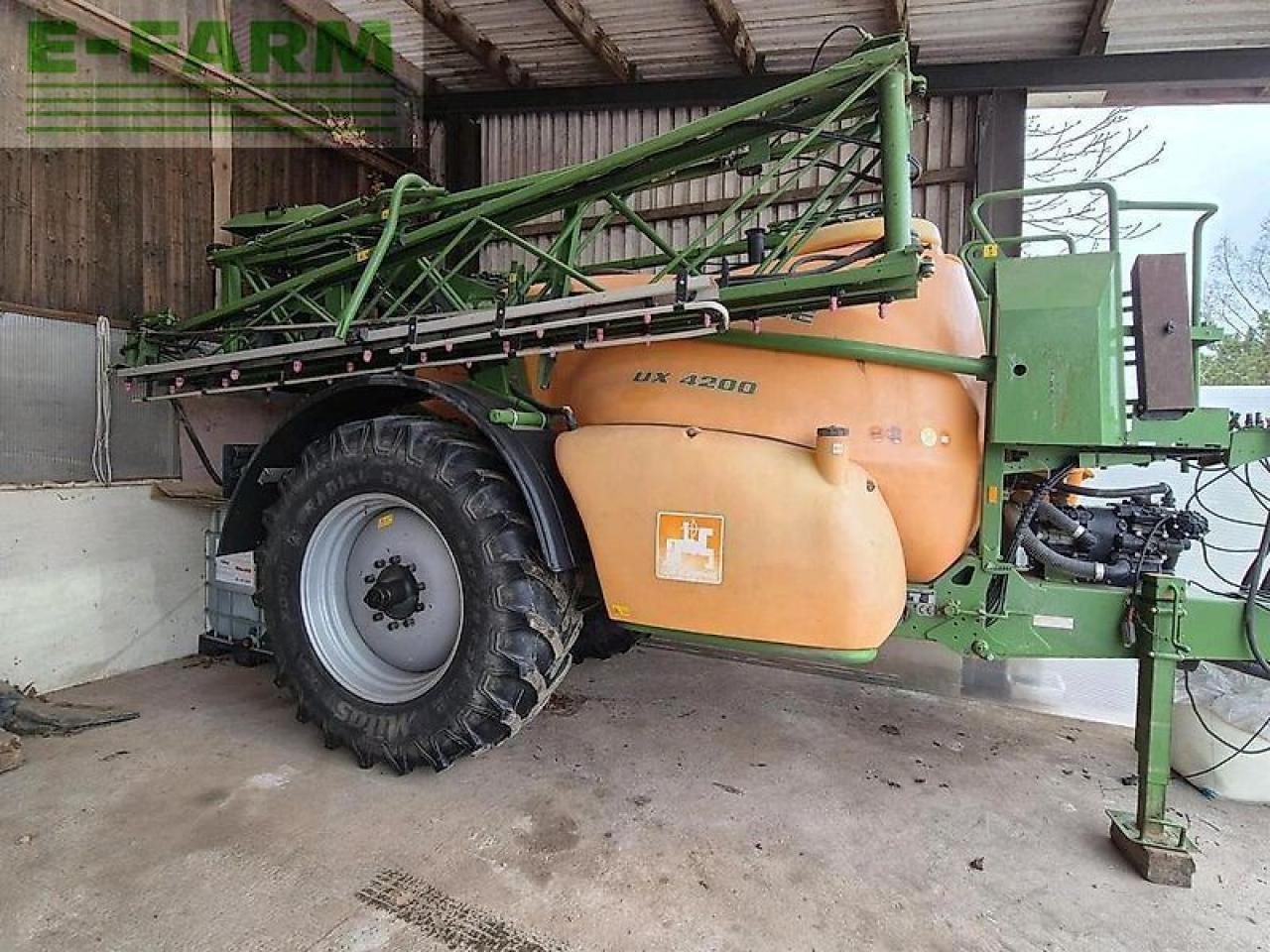 Amazone ux4200 pflanzenschutzspritze 27 m spritze ug lemken ux 42 - Прицепной опрыскиватель: фото 1 Amazone ux4200 pflanzenschutzspritze 27 m spritze ug lemken ux 42 - Прицепной опрыскиватель: фото 1