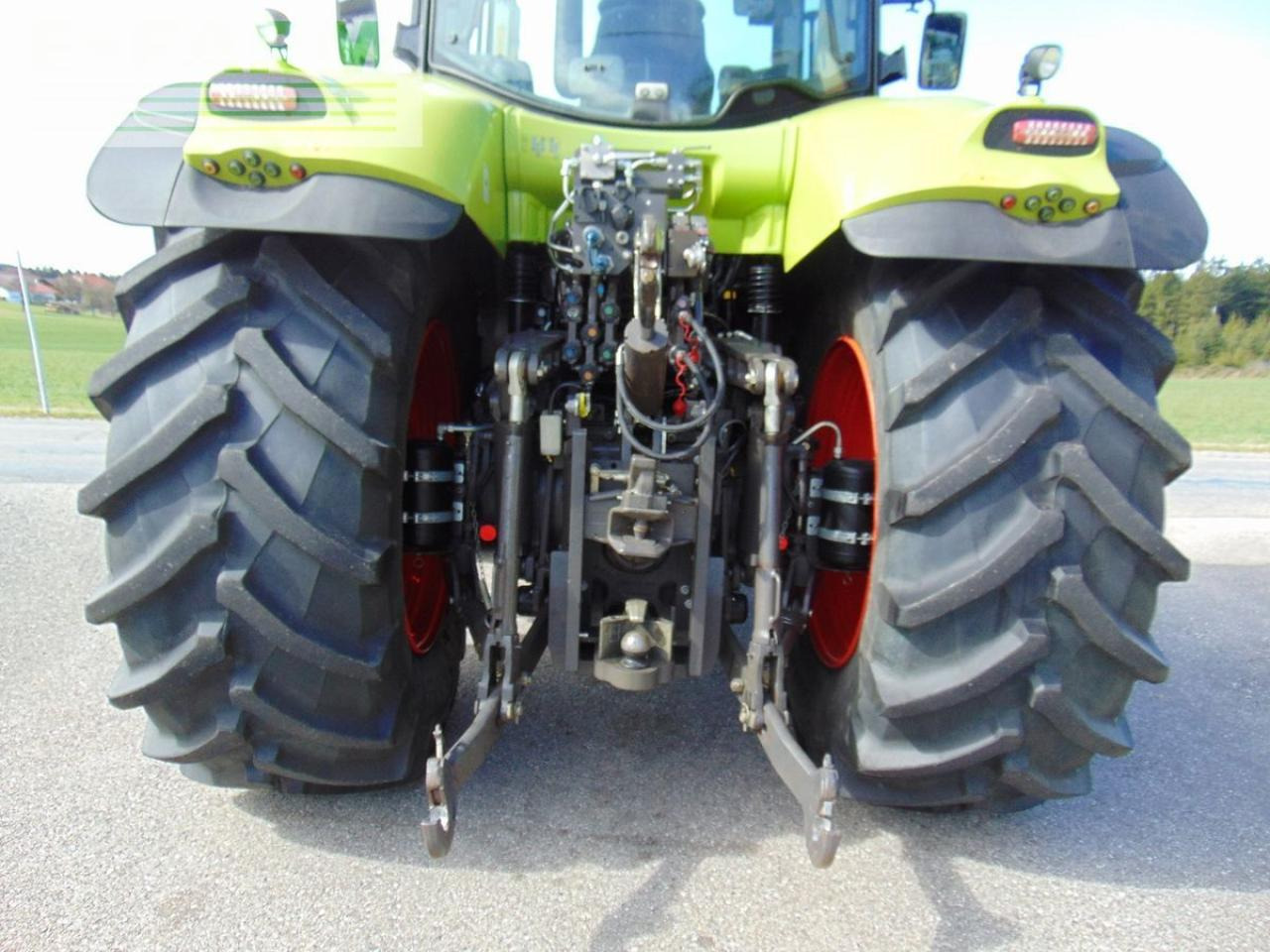 CLAAS axion 810 c-matic CMATIC - Трактор: фото 5 CLAAS axion 810 c-matic CMATIC - Трактор: фото 5