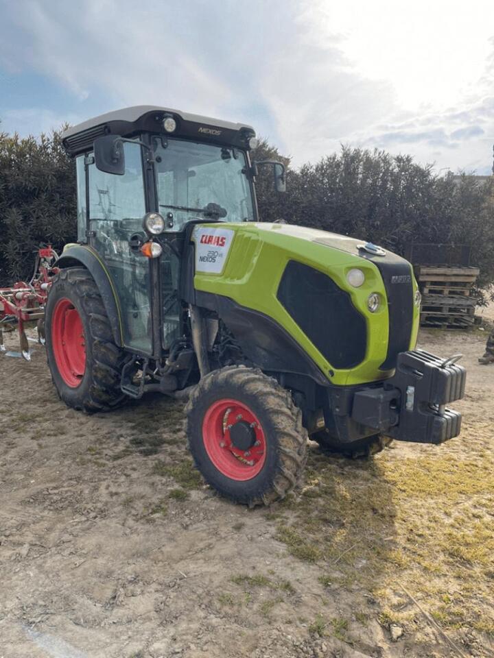 CLAAS nexos 230 ve - Трактор: фото 1 CLAAS nexos 230 ve - Трактор: фото 1