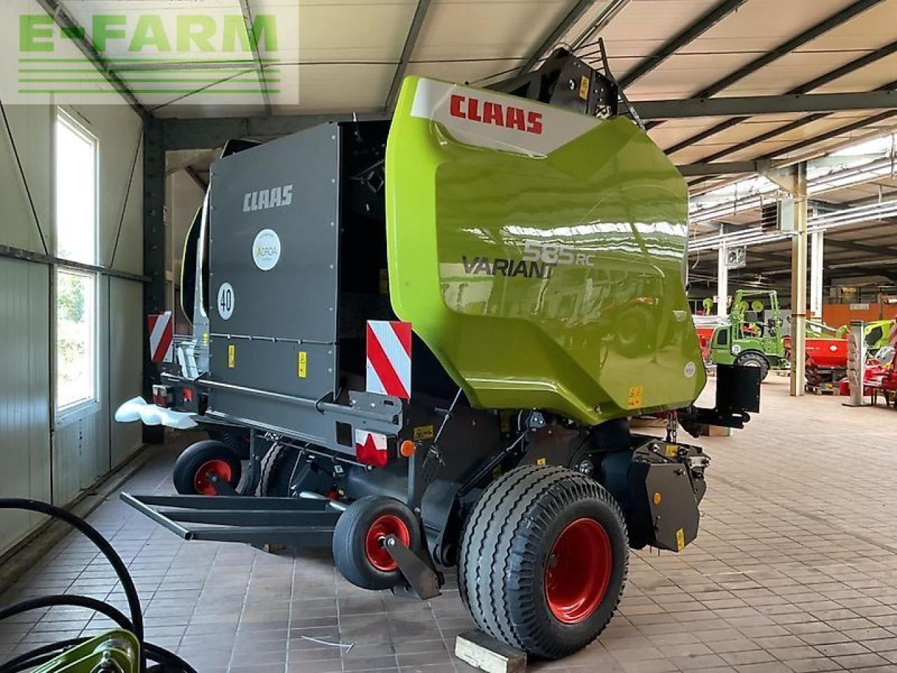 CLAAS variant 585 rc pro - Пресс-подборщик тюковый: фото 3 CLAAS variant 585 rc pro - Пресс-подборщик тюковый: фото 3