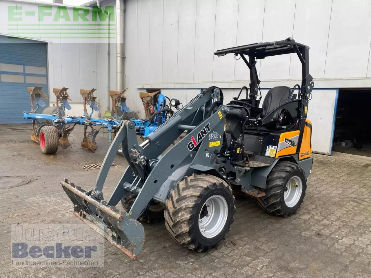 Giant g 2200 - Мини-экскаватор: фото 1 Giant g 2200 - Мини-экскаватор: фото 1