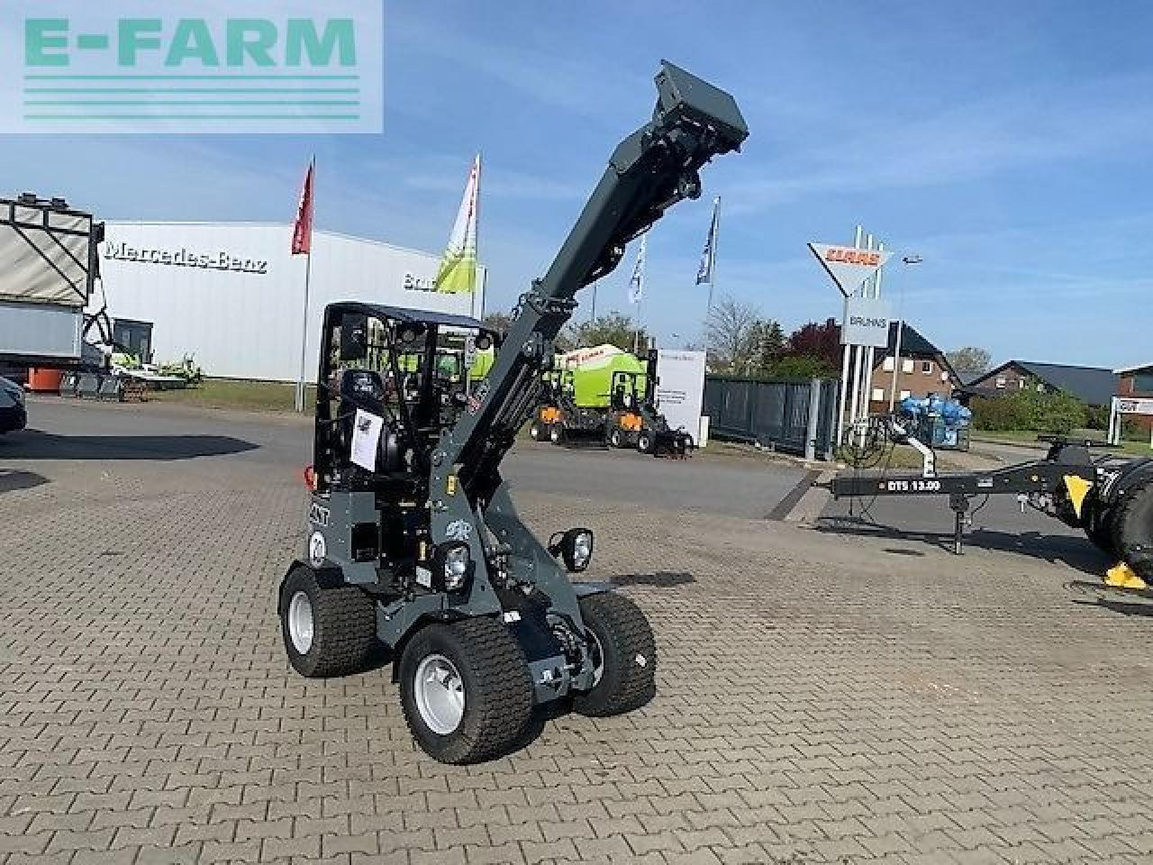 Giant g1200 tele - Мини-экскаватор: фото 4 Giant g1200 tele - Мини-экскаватор: фото 4
