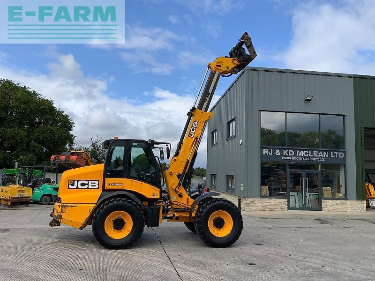 JCB tm320s pivot steer telehandler (st23560) - Колёсный погрузчик: фото 1 JCB tm320s pivot steer telehandler (st23560) - Колёсный погрузчик: фото 1