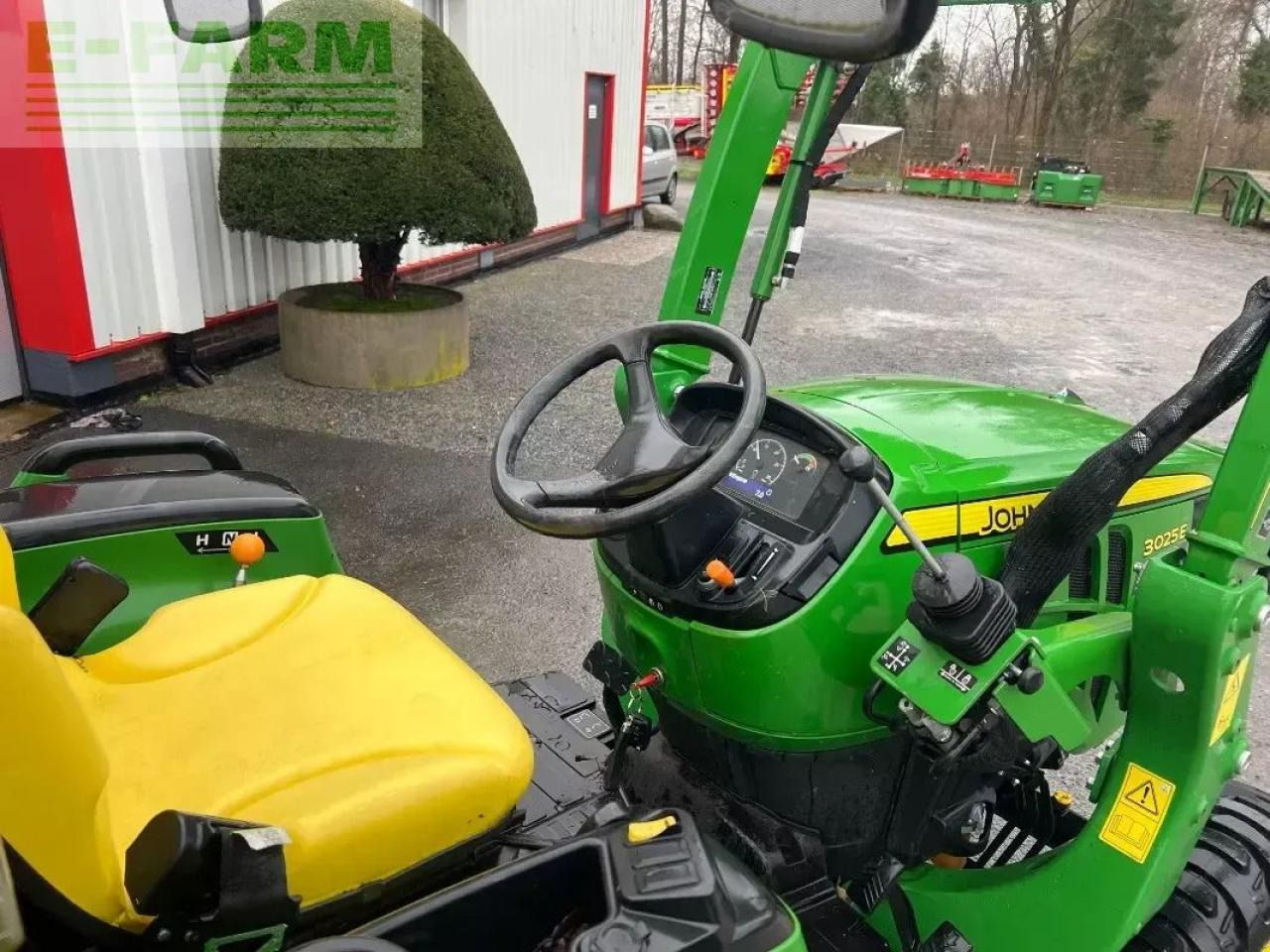 John Deere 3025e - Трактор: фото 5 John Deere 3025e - Трактор: фото 5