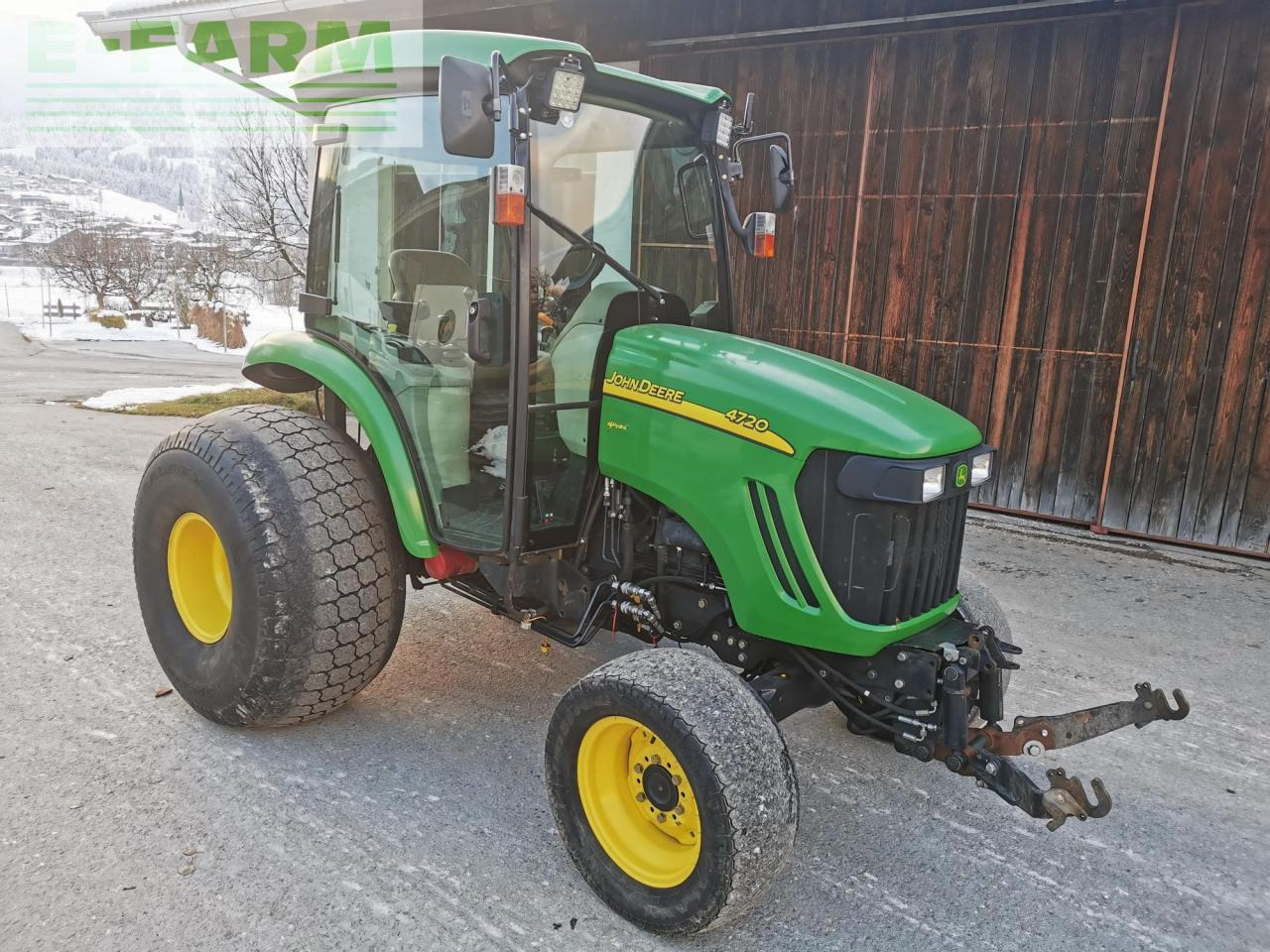 John Deere 4720 - Трактор: фото 3 John Deere 4720 - Трактор: фото 3
