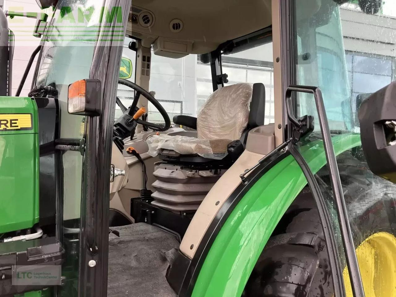 John Deere 5067e - Трактор: фото 5 John Deere 5067e - Трактор: фото 5