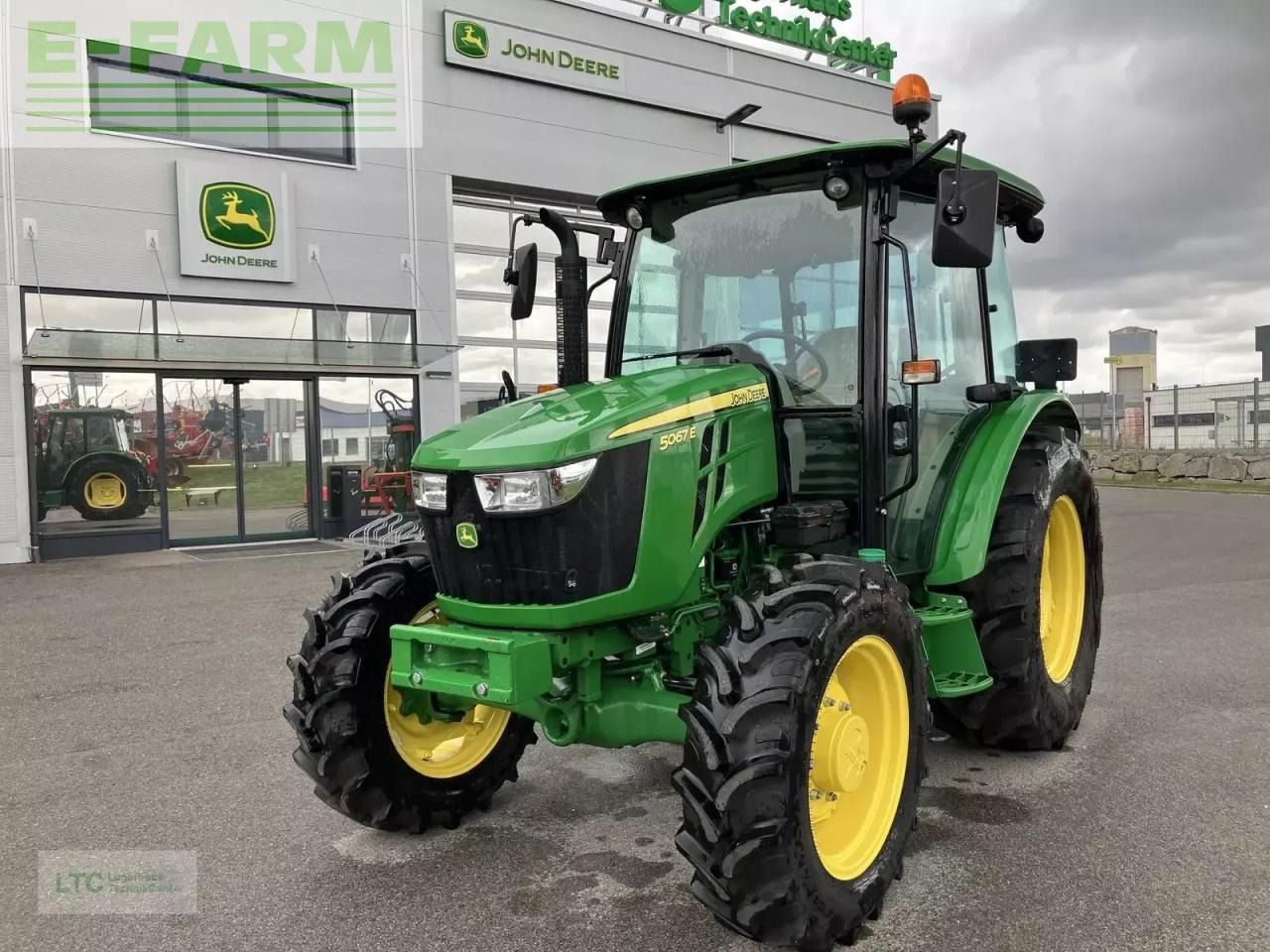 John Deere 5067e - Трактор: фото 1 John Deere 5067e - Трактор: фото 1