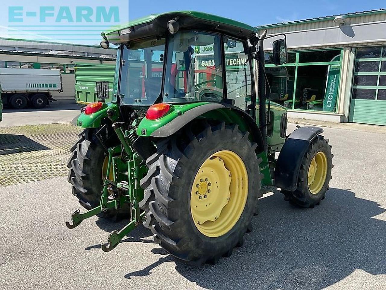John Deere 5820 - Трактор: фото 3 John Deere 5820 - Трактор: фото 3