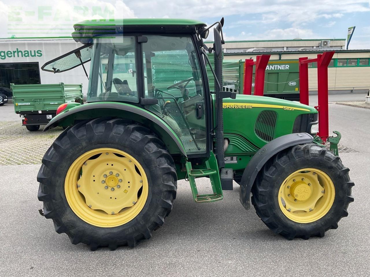 John Deere 5820 - Трактор: фото 5 John Deere 5820 - Трактор: фото 5