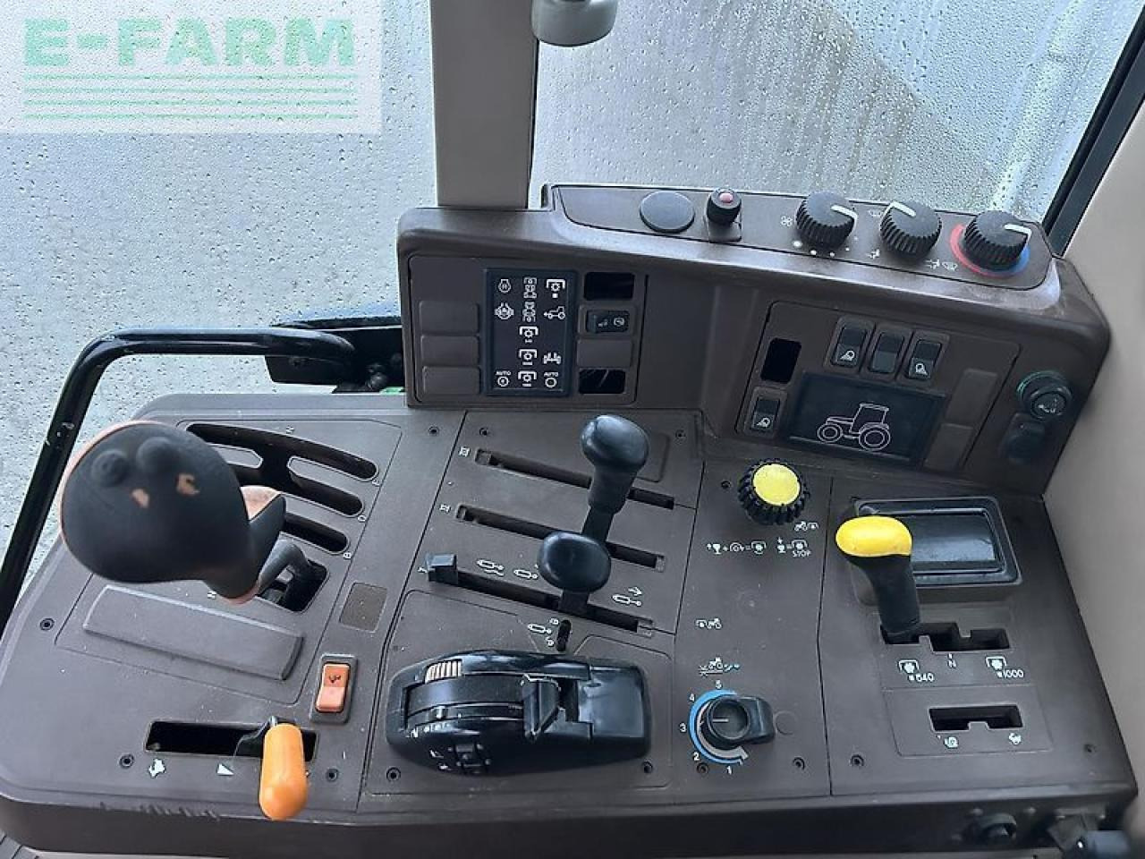 John Deere 6110 - Трактор: фото 3 John Deere 6110 - Трактор: фото 3