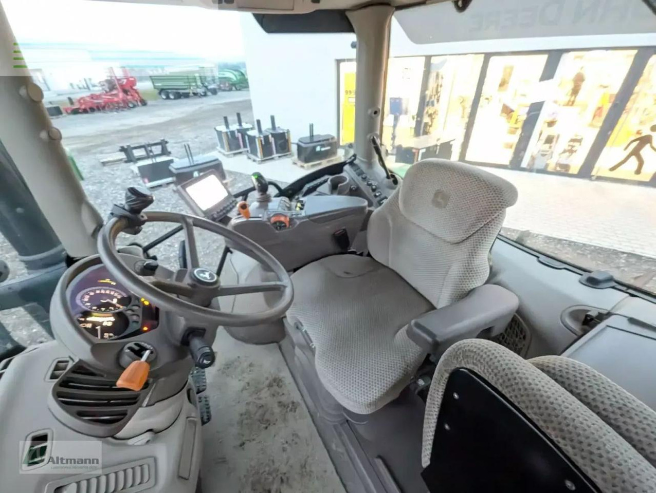 John Deere 6130r - Трактор: фото 5 John Deere 6130r - Трактор: фото 5