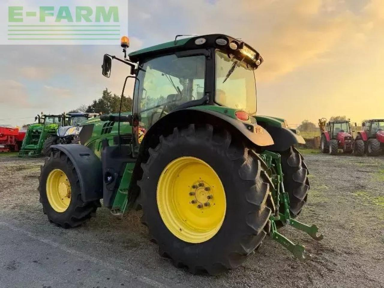 Трактор John Deere 6155r: фото 6