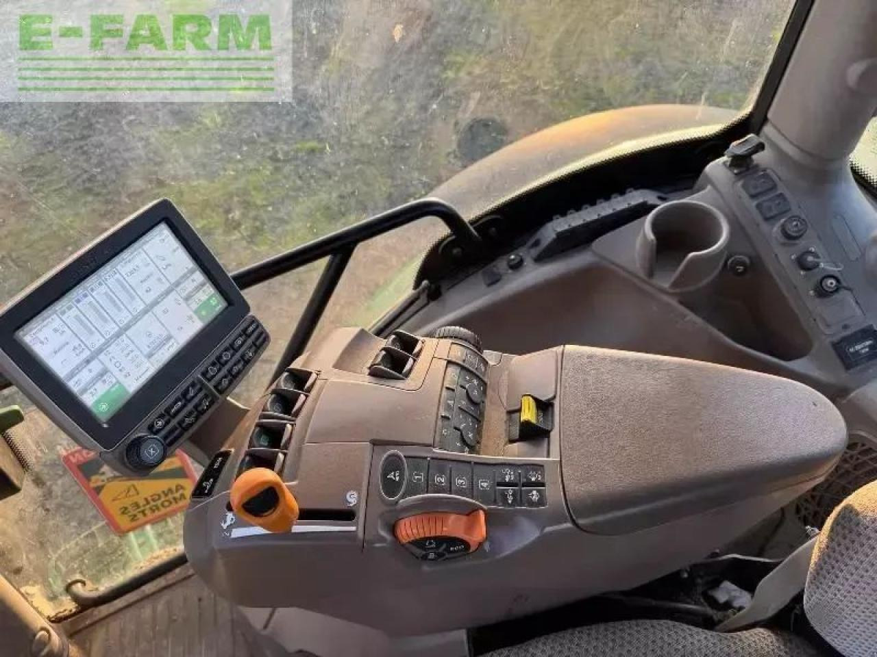 Трактор John Deere 6155r: фото 9