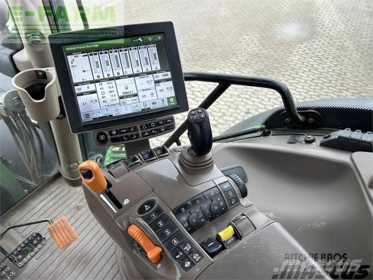 Трактор John Deere 6215r: фото 10