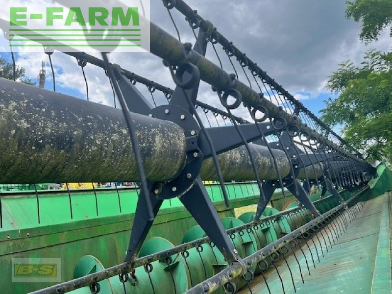John Deere 635r inkl. rapsvorsatz und wagen - Жатка зерновая: фото 4 John Deere 635r inkl. rapsvorsatz und wagen - Жатка зерновая: фото 4