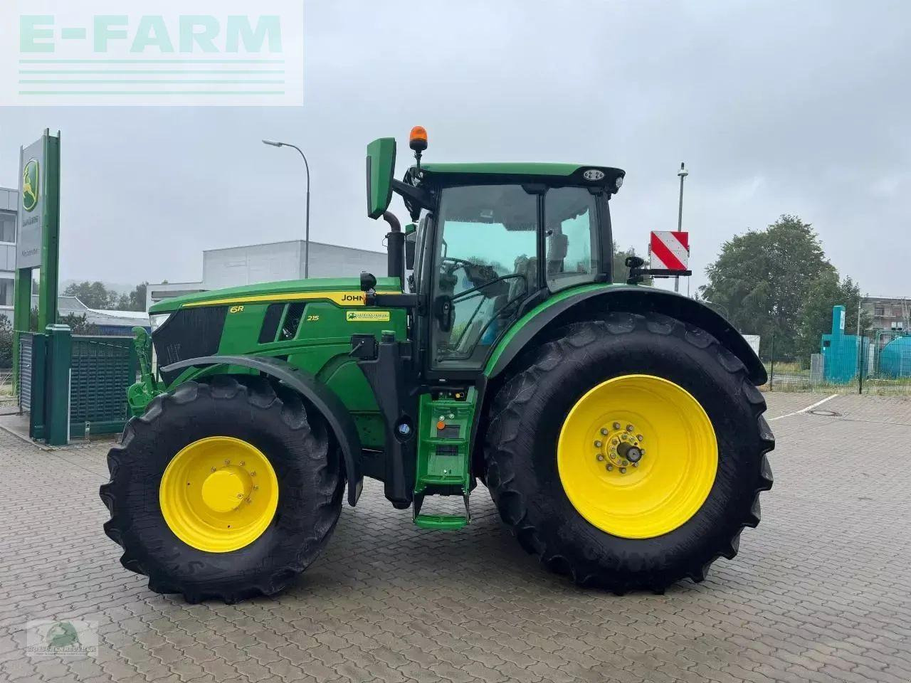 John Deere 6r 215 - Трактор: фото 5 John Deere 6r 215 - Трактор: фото 5